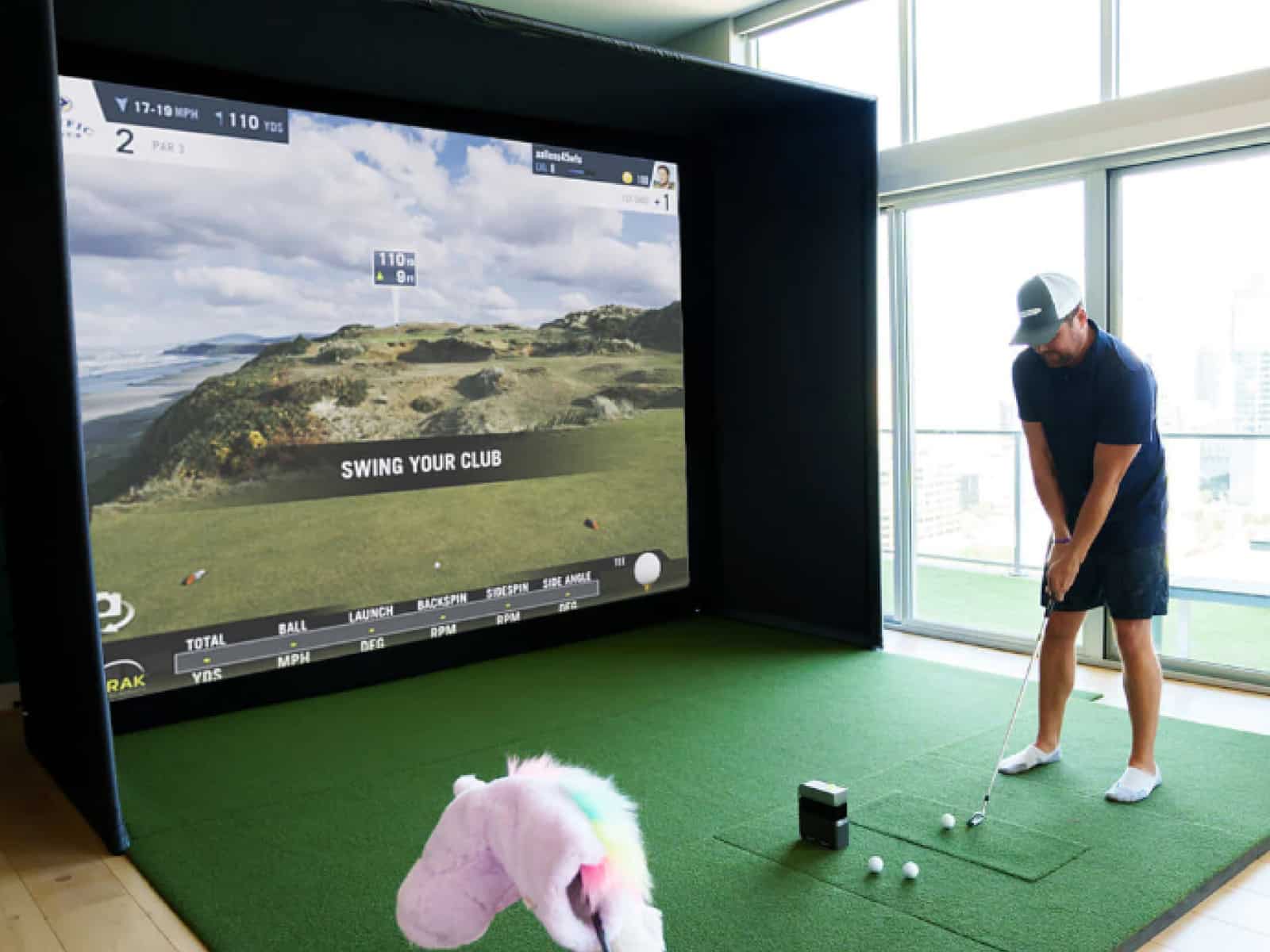 how to putt on a golf simulator.