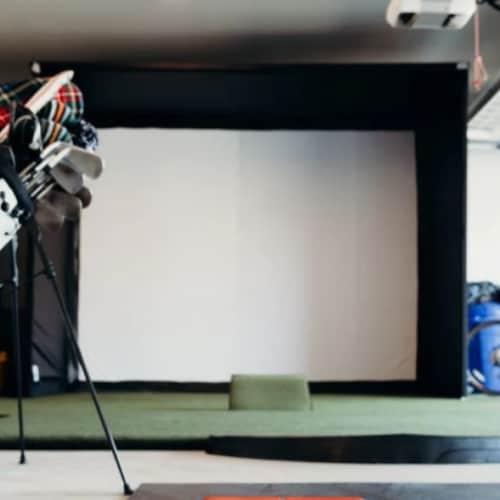 choosing golf simulator screen